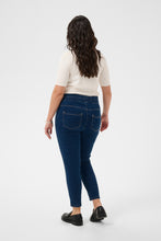 Load image into Gallery viewer, Bequeme Denim-Jeggings in Karottenform bis Gr 56/58– Die perfekte Wohlfühl-Jeans - Kaffe Curve
