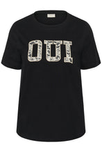 Load image into Gallery viewer, Stylisches T-Shirt mit kontraststarker „OUI“-Spitzenapplikation bis Gr 56 - Kaffe Curve
