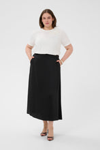 Lade das Bild in den Galerie-Viewer, Elegantes T-Shirt mit dreidimensionalen Chiffon-Blüten  in Weiss bis Gr 56
