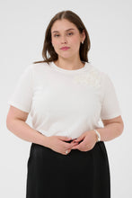 Lade das Bild in den Galerie-Viewer, Elegantes T-Shirt mit dreidimensionalen Chiffon-Blüten  in Weiss bis Gr 56
