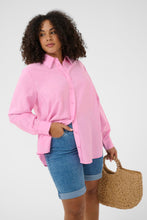 Lade das Bild in den Galerie-Viewer, Sportliche Viskose Eco Bluse in Pink Frosting bis Gr 56  - Kaffe Curve
