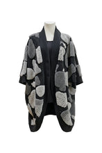 Lade das Bild in den Galerie-Viewer, MOS- Mirror of Style Teddy Cardigan in Grau Antra Schwarz - alle Größen
