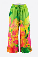 Load image into Gallery viewer, CN-G Hose in floralem Design Grün-Pink-Orange Gr 40 bis 60
