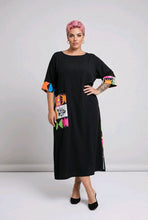 Lade das Bild in den Galerie-Viewer, CN-G Maxikleid mit Buntem Pop-Art Patchwork – bis Gr 62
