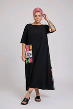 Lade das Bild in den Galerie-Viewer, CN-G Maxikleid mit Buntem Pop-Art Patchwork – bis Gr 62
