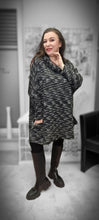 Load image into Gallery viewer, Mädchenglück Pullover in 2 Größen
