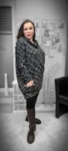 Load image into Gallery viewer, Mädchenglück Pullover in 2 Größen
