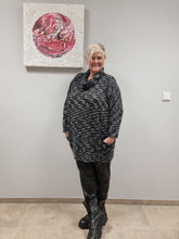 Load image into Gallery viewer, Mädchenglück Pullover in 2 Größen

