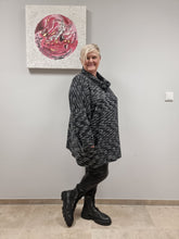 Load image into Gallery viewer, Mädchenglück Pullover in 2 Größen
