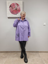 Lade das Bild in den Galerie-Viewer, 𝐒𝐚𝐥𝐞- Bluse Mädchenglück in 3 Größen 3036 in 3 Farben bis Größe 60 Weiß, Lila, Camel
