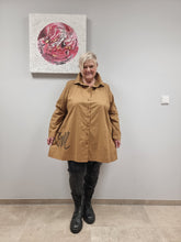 Lade das Bild in den Galerie-Viewer, 𝐒𝐚𝐥𝐞- Bluse Mädchenglück in 3 Größen 3036 in 3 Farben bis Größe 60 Weiß, Lila, Camel
