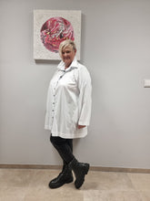 Lade das Bild in den Galerie-Viewer, 𝐒𝐚𝐥𝐞- Bluse Mädchenglück in 3 Größen 3036 in 3 Farben bis Größe 60 Weiß, Lila, Camel
