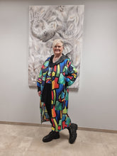 Lade das Bild in den Galerie-Viewer, SALE Regenmantel Picasso von CN-G in bunt und 3 Größen bis Größe 62
