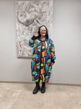 Lade das Bild in den Galerie-Viewer, SALE Regenmantel Picasso von CN-G in bunt und 3 Größen bis Größe 62
