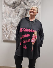 Load image into Gallery viewer, 𝐒𝐚𝐥𝐞- Barbie Hoodie von CN-G in Schwarz Pink in 2 Größe bis 58/60
