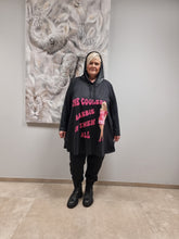 Load image into Gallery viewer, 𝐒𝐚𝐥𝐞- Barbie Hoodie von CN-G in Schwarz Pink in 2 Größe bis 58/60
