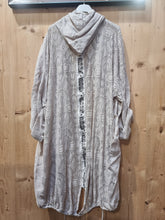 Lade das Bild in den Galerie-Viewer, Überwurf Jacke Onesize aus Leinen mit Spitze in 2 Farben
