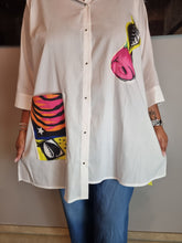 Load image into Gallery viewer, Bluse mit buntem Muster von CN-G bis Größe 58
