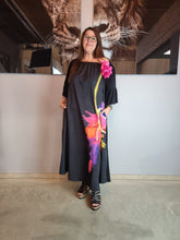 Lade das Bild in den Galerie-Viewer, Carmen Kleid mit floralem Muster von CN-G bis Größe 56/58
