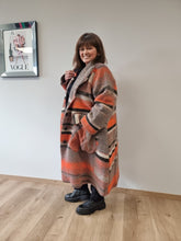 Lade das Bild in den Galerie-Viewer, 𝐒𝐚𝐥𝐞- Kischella Mantel in herbstlich-winterlichen Style
