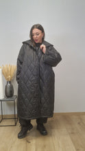 Load image into Gallery viewer, CNG Steppmantel mit Kapuze bis Größe 58/60- kurzzeitig im Halloween Special
