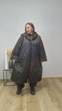 Load image into Gallery viewer, CNG Steppmantel mit Kapuze bis Größe 58/60- kurzzeitig im Halloween Special
