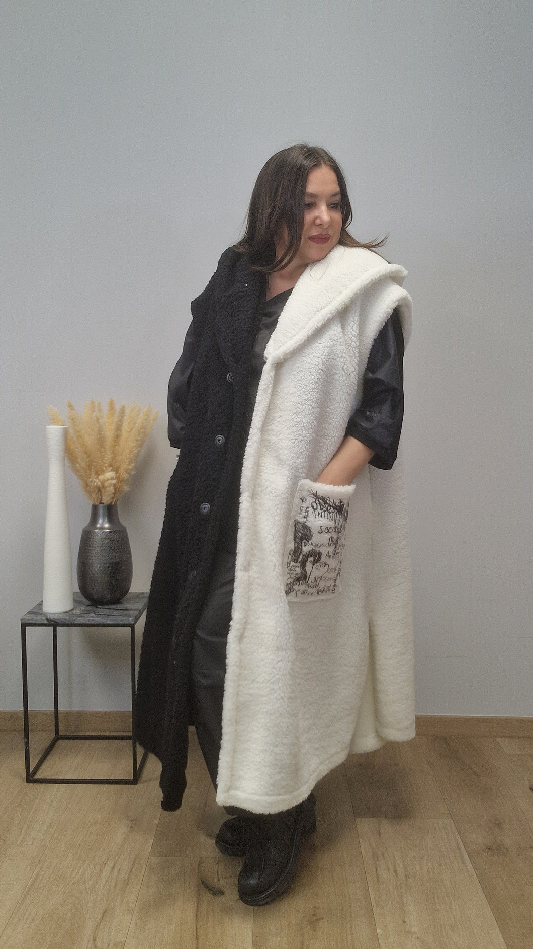 CN-G Teddy Weste mit Kapuze in schwarz / weiß  3 Größen bis Größe 62- kurzzeitig im Halloween Special