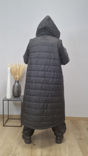 Load image into Gallery viewer, CNG Steppweste mit Kapuze Größe 40 bis 60- kurzzeitig im Halloween Special
