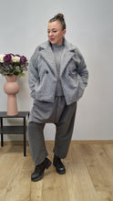 Load image into Gallery viewer, Felljacke Jule in 6 Farben Onesize Größe 40 bis 52
