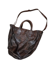 Lade das Bild in den Galerie-Viewer, Papucei Leder Handtasche Muno Jason brown
