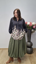 Lade das Bild in den Galerie-Viewer, Tunika mit floralem Muster in leichter Crashoptik Größe 40 bis 60 - Gozzip
