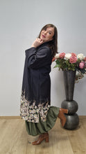 Lade das Bild in den Galerie-Viewer, Longtunika Kleid in angesagtem floralem Design Größe 40 bis 60
