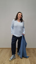 Lade das Bild in den Galerie-Viewer, Sommerpulli mit Lochmuster in Babyblau Gr 40 bis 62- Kaffe Curve
