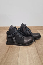 Load image into Gallery viewer, Papucei High Top Sneaker in Schwarz bis Gr 42
