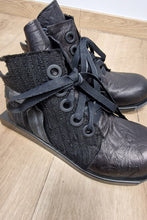 Load image into Gallery viewer, Papucei High Top Sneaker in Schwarz bis Gr 42
