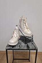 Load image into Gallery viewer, Papucei High Top Sneaker in beige bis Gr 42
