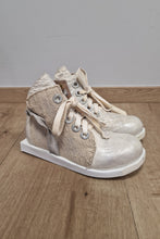 Load image into Gallery viewer, Papucei High Top Sneaker in beige bis Gr 42
