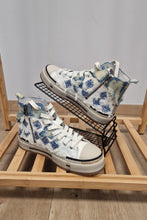 Lade das Bild in den Galerie-Viewer, Rebecca White - Tribe Febric Glitter Sky bis Gr 42
