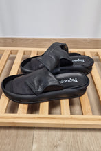 Load image into Gallery viewer, Papucei Ioni in Schwarz bis Gr 42
