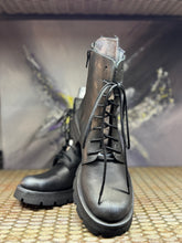 Lade das Bild in den Galerie-Viewer, Papucei Stiefelette Hunt mit Reißverschluss Black Silver

