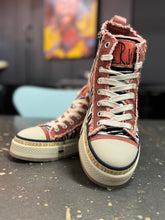 Lade das Bild in den Galerie-Viewer, Rebecca White Sneaker Zebra Velvet Zucca
