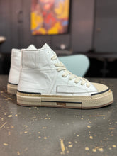 Lade das Bild in den Galerie-Viewer, Rebecca White Sneaker Wash Savana White
