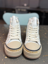 Lade das Bild in den Galerie-Viewer, Rebecca White Sneaker Wash Savana White
