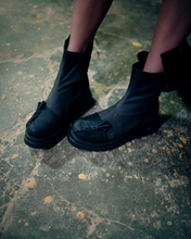 Lade das Bild in den Galerie-Viewer, Papucei Stylische Stiefelette in Grau Schwarz
