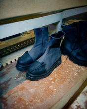 Lade das Bild in den Galerie-Viewer, Papucei Stylische Stiefelette in Grau Schwarz
