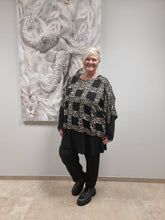 Lade das Bild in den Galerie-Viewer, Stricküberwurf von CN-G Einheitsgröße tragbar Gr 38/40 bis 64 Leo Muster
