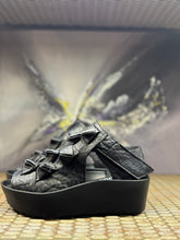 Lade das Bild in den Galerie-Viewer, Papucei Sandale Aspen Black
