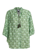 Load image into Gallery viewer, Gemusterte Bluse mit Tunika-Ausschnitt in Grün/khaki Nuancen bis Gr 62 - Gozzip
