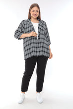 Load image into Gallery viewer, Bluse/ Jacke mit Kapuze in Blau und Pink  in Karomuster bis Größe 60
