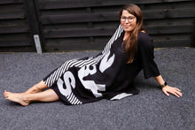 Lade das Bild in den Galerie-Viewer, CN-G Kleid in 3 Größen Schwarz Weiss bis Größe 58/60
